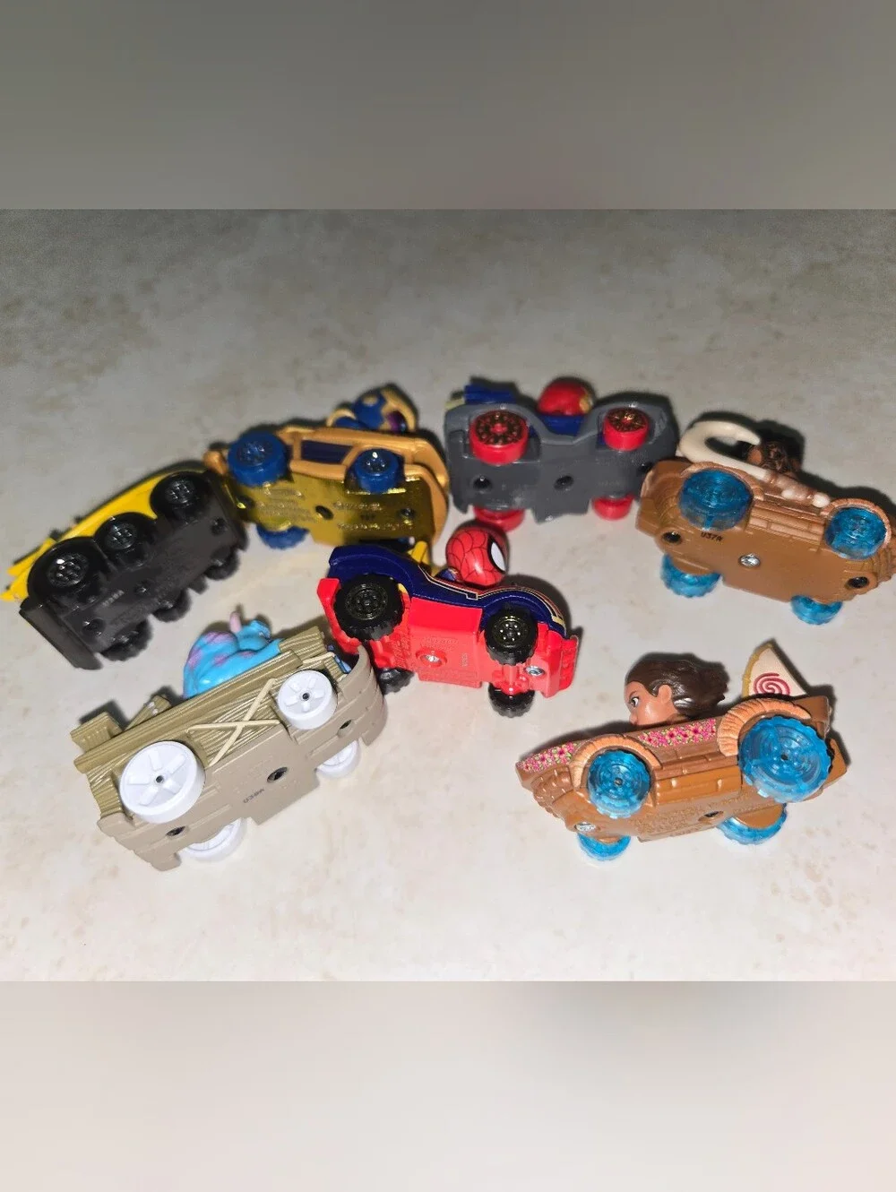 Hot Wheels Toy Cars,Set of 7 RacerVerse DieCast Vehicles with Character Drivers